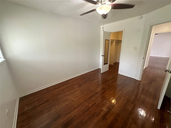 Building Photo - 4921 Crawford St