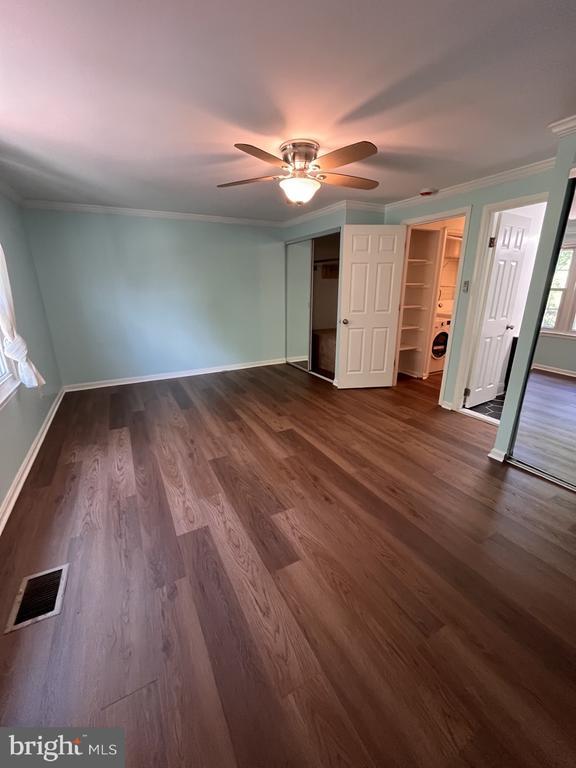 Building Photo - 5633 Independence Cir
