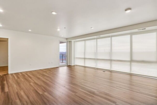 Building Photo - $1,950 | 1 Bedroom, 2 Bathroom Condo | Pet Friendly* | Available for Immediate move-in!