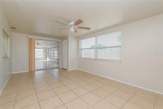 Building Photo - 3205 Moog Rd