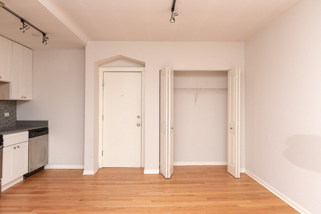 Building Photo - 2832 W Palmer St