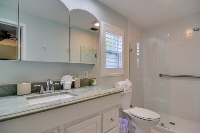 Building Photo - 301 N Tessier Dr