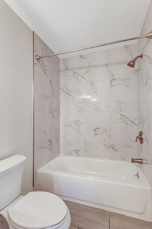 Building Photo - ** IBIS CLUB ** 3 BED / 2 BATH - CONDO - GATED COMMUNITY - SMALL PET OK! - ANNUAL RENTAL