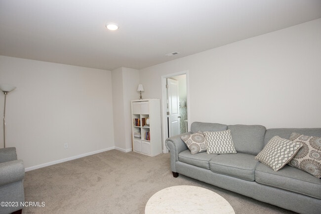 Building Photo - 402 Summer Wind Wy