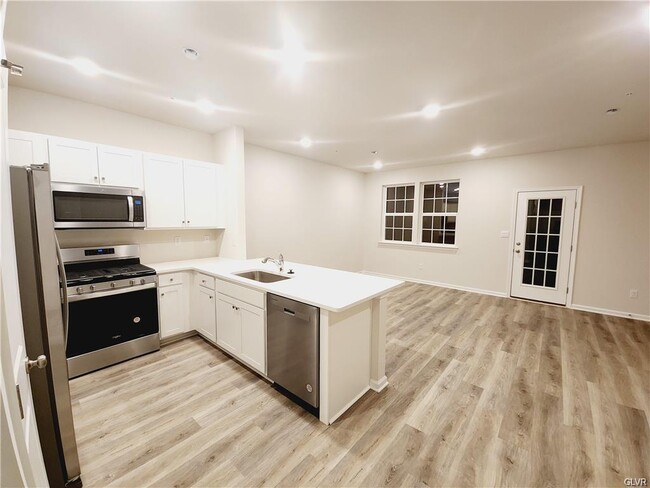 Building Photo - 1191 Susan Cir
