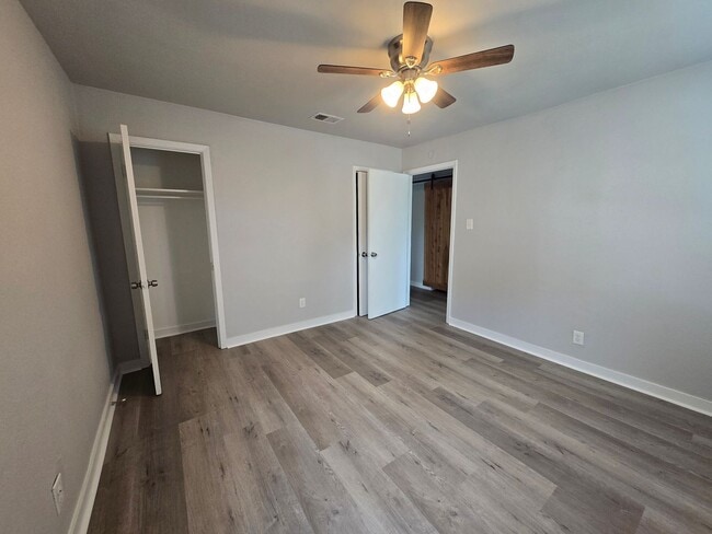 Building Photo - 2bed 1 Bath