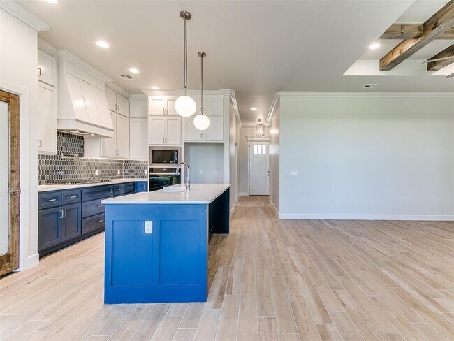 Building Photo - 13400 Sandoval Blvd