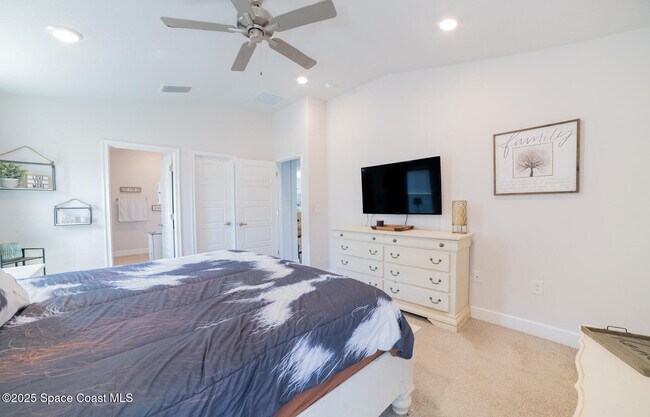 Building Photo - 814 Moment St