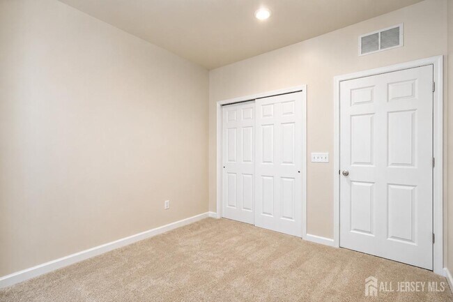 Building Photo - 605 Parker Blvd