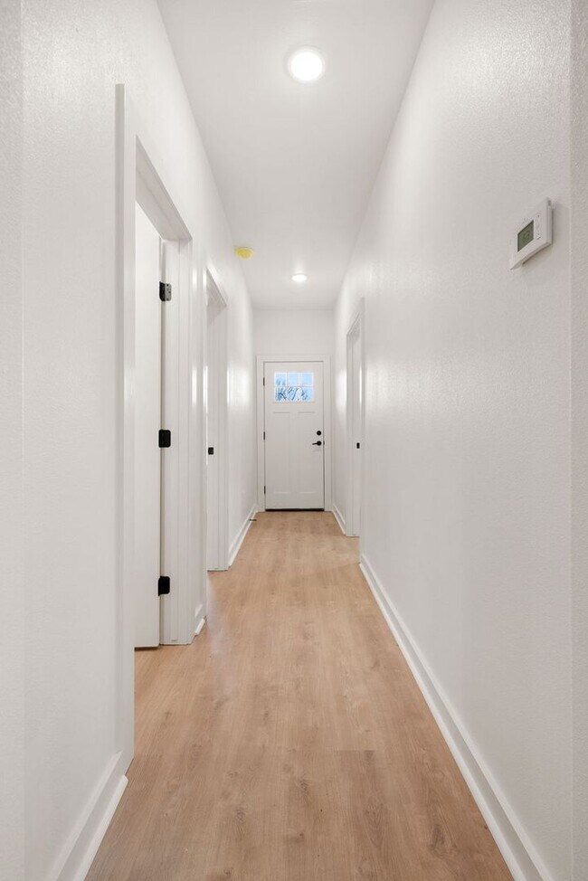 Building Photo - 8700 Cantera Dr