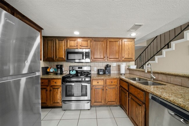 Building Photo - 7041 Kingston Cove Ln