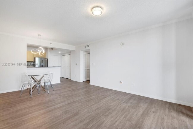 Building Photo - 2665 SW 37th Ave