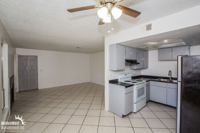 Building Photo - Cozy 2Bdm 2Ba Apartment near UNLV - MI Spe...