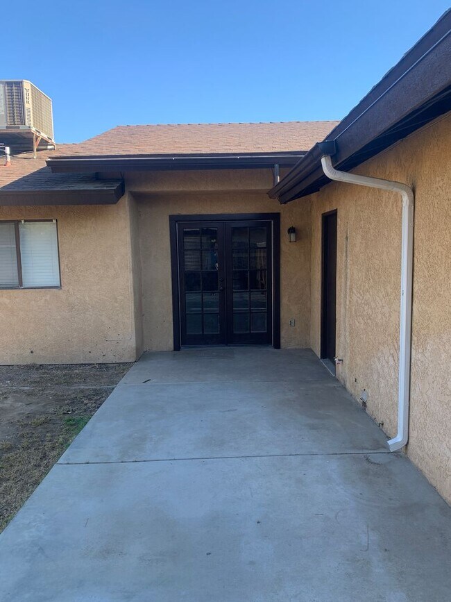 Building Photo - Clean & Updated 3-Bedroom Home in Southwest Bakersfield – Available Now!