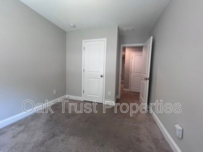 Building Photo - 258 Kirkland St