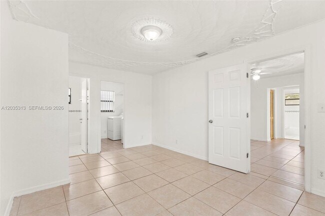Building Photo - 4120 SW 19th St