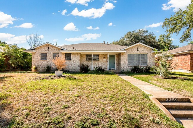 Primary Photo - Updated 4/2 Home Close to White Rock Lake