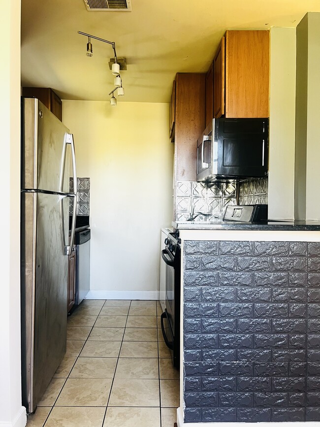 Building Photo - 6900 Hawthorne St