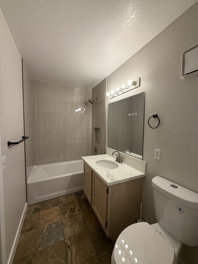 Building Photo - 7950 W Flamingo Rd