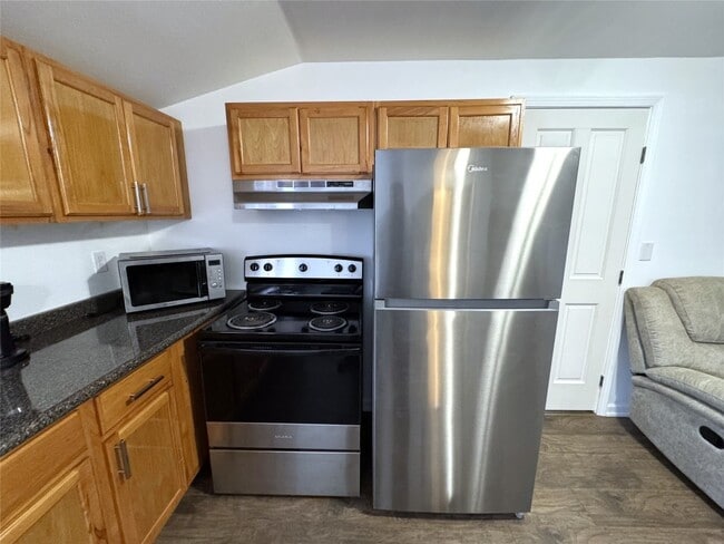 Building Photo - 112 Broad Ave