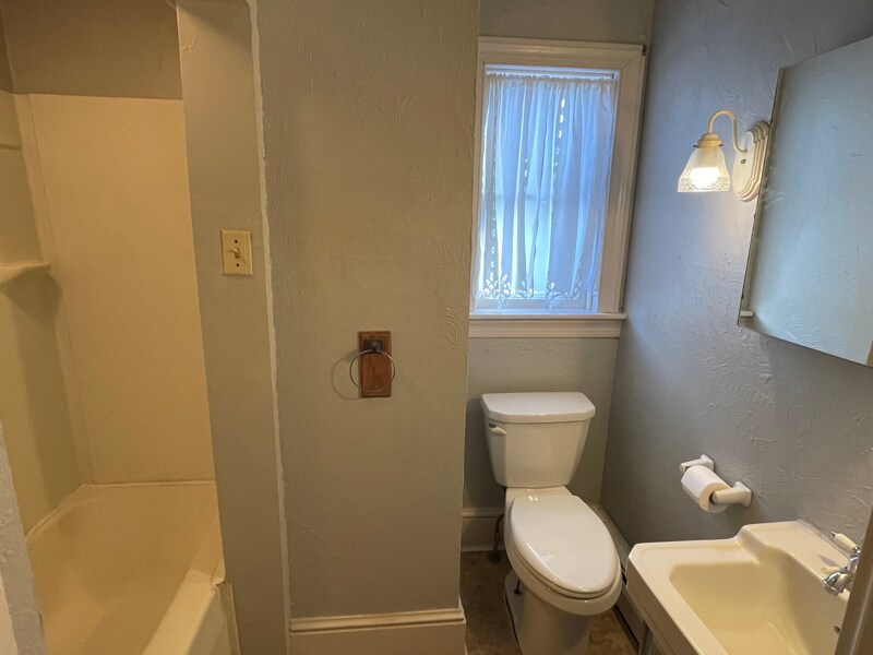 Building Photo - 156 S Broad St