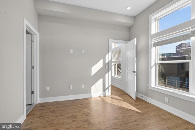 Building Photo - 2034 N Front St