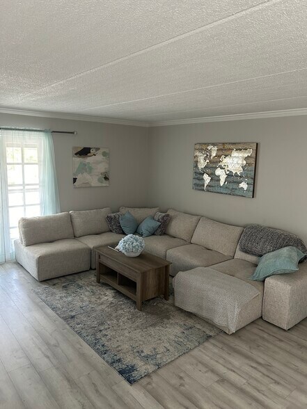 Building Photo - 5304 W Kennedy Blvd