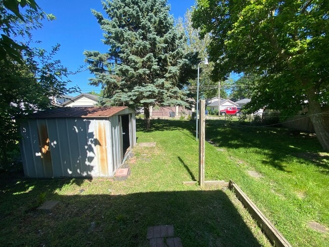 Building Photo - Coming Soon! Rock Island 1 Bedroom House