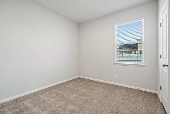 Building Photo - 388 Glocken Ln