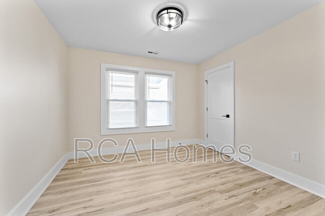 Building Photo - 20 N Gray St