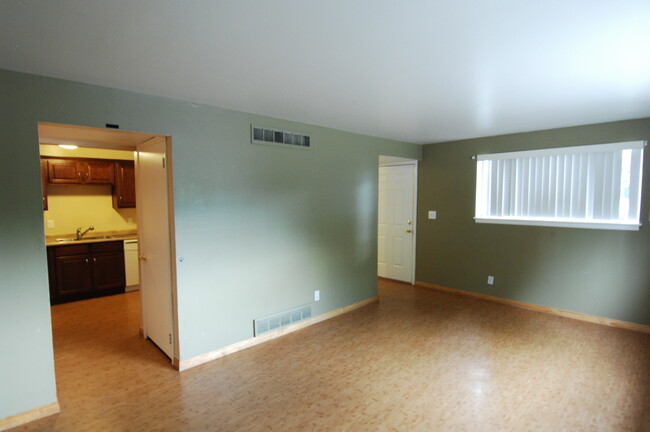 Building Photo - Great 2 Bedroom Apartment