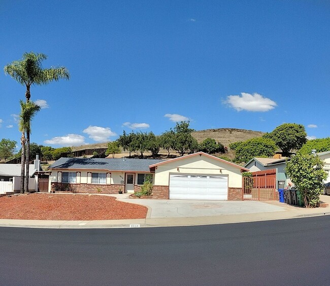 Building Photo - House with Separate studio apartment Included