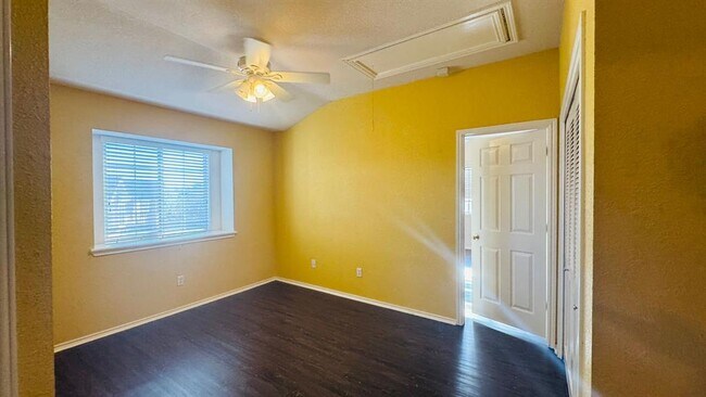 Building Photo - 16100 S Great Oaks Dr