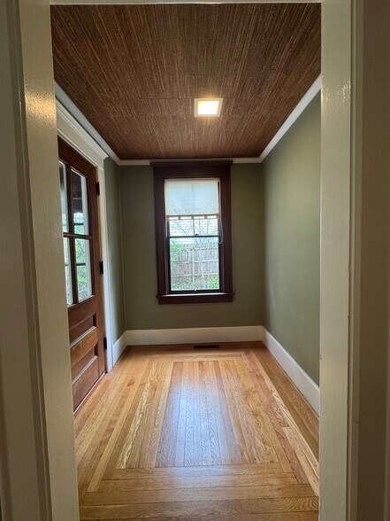 Building Photo - 608 Ackerman Ave