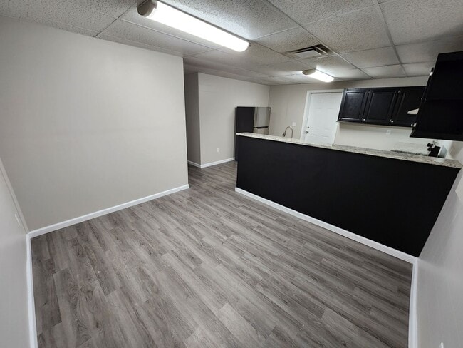 Building Photo - Spacious 3-Bedroom, 1-Bathroom Home AVAILA...