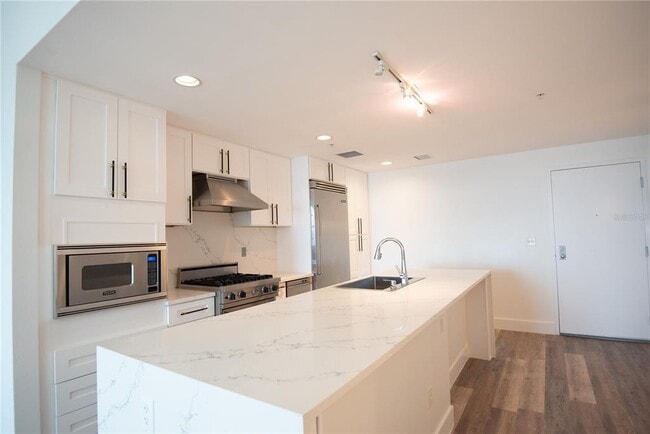 Building Photo - 1208 E Kennedy Blvd