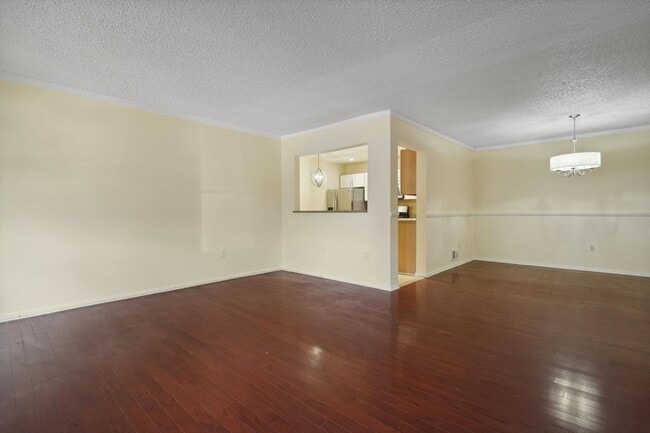 Building Photo - 14 Walnut St