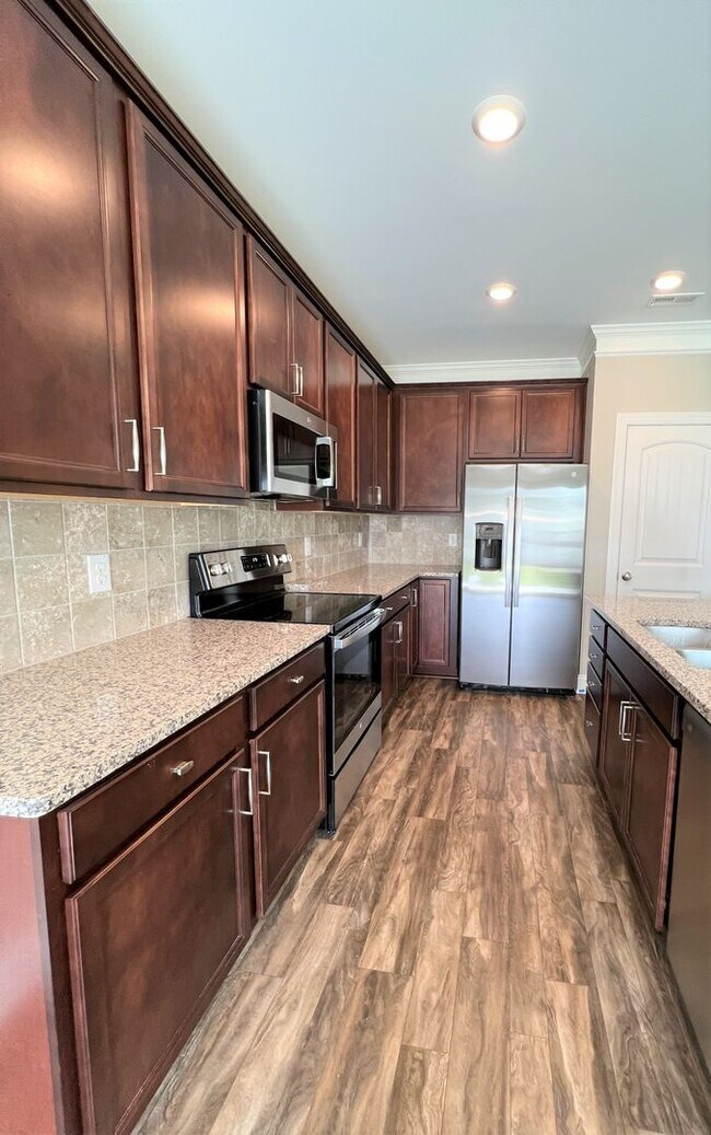 Building Photo - Available Now - Beautiful 4 Bedroom Home i...