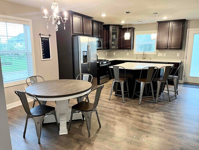 Building Photo - 3337 Lakewood Trl