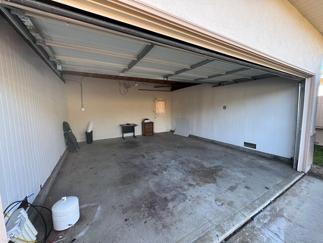 Building Photo - Charming Seaside Home on Quiet Cul-de-Sac