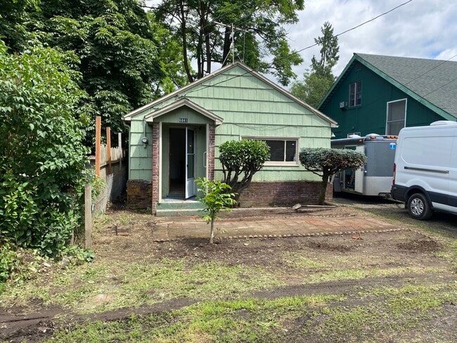 Building Photo - 6841 SE Brehaut St