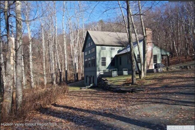 Primary Photo - 35 Bird Ln