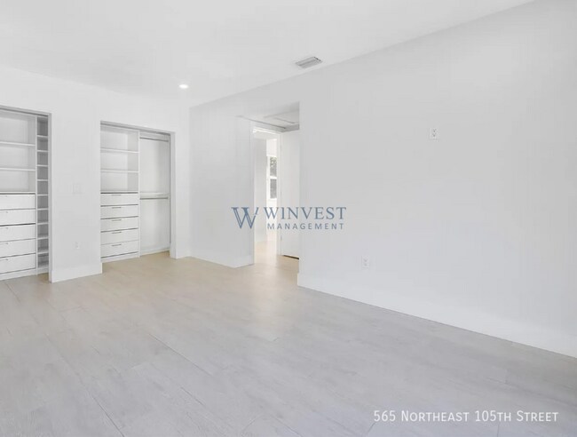 Building Photo - 565 NE 105th St