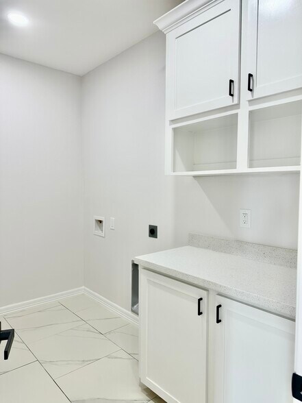 Building Photo - 1006 Escondido Ln E