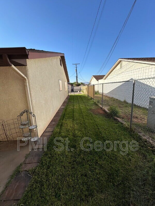 Building Photo - 55 E 600 S