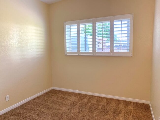 Building Photo - Ventura | 3 Bed + 1 Bath | Belfast Ln