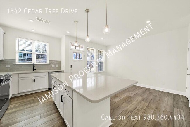 Building Photo - 1542 Cedar Tree Dr