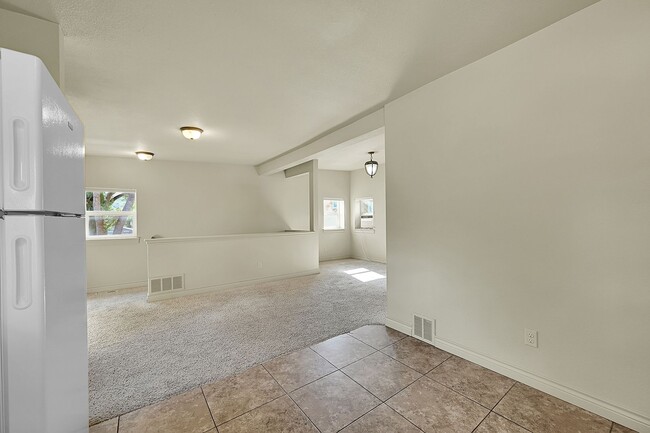 Building Photo - Nestled in DT OCC- Updated 2 bed 1 bath, w...