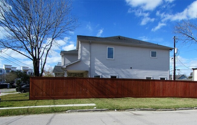 Building Photo - 3249 Dixie Dr