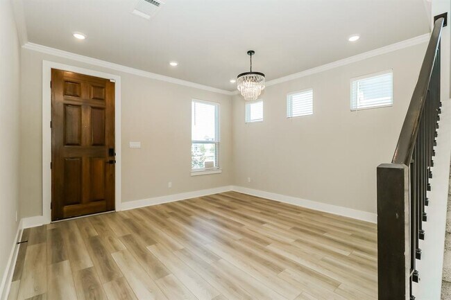 Building Photo - 256 Victoria Peak Lp